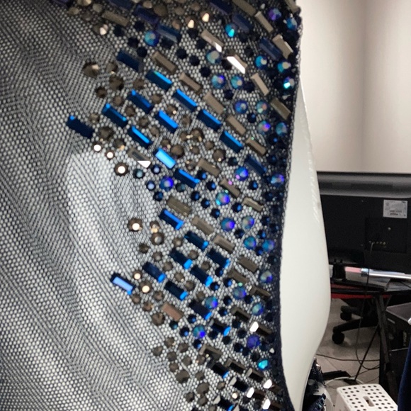 New elegant long dress with built-in bra. - Picture 8 of 9